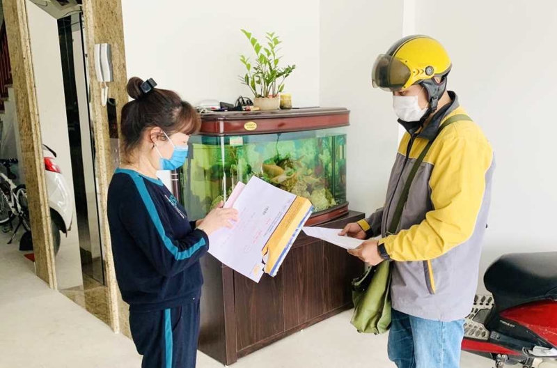 Hỗ trợ bàn giao hồ sơ tận nhà, giúp quý khách tiết kiệm thời gian