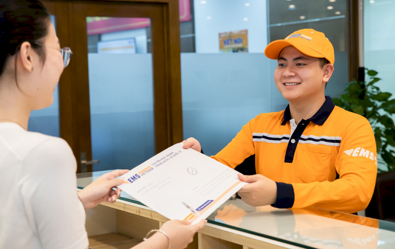 Hỗ trợ giao hồ sơ tận nơi, đảm bảo đầy đủ giấy tờ cho khách hàng