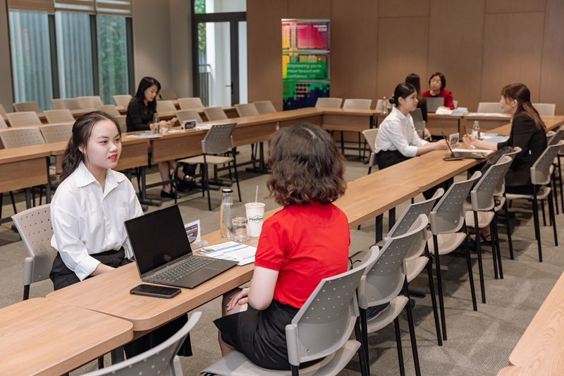 Trung tâm giới thiệu việc làm cần tối thiểu 3 nhân sự có chuyên môn về tuyển dụng việc làm