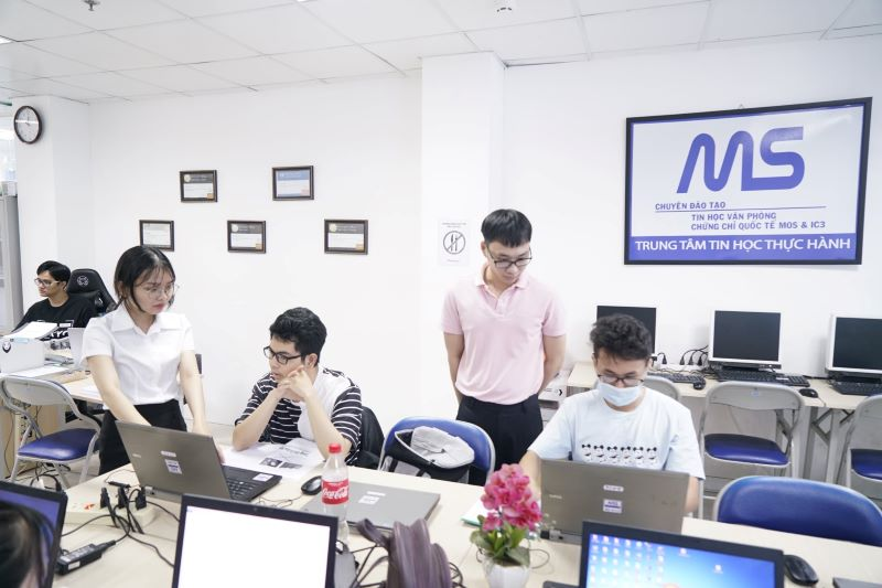 Chuẩn bị các điều kiện để thành lập trung tâm tin học