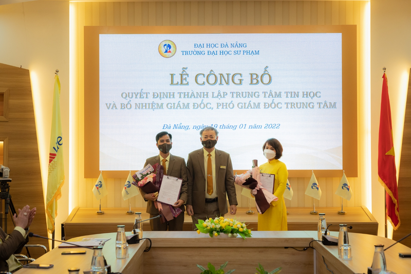 Giám đốc trung tâm tin học cần có đạo đức, trình độ chuyên môn và kinh nghiệm