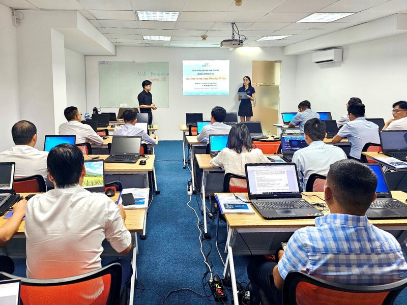 Giáo viên trung tâm tin học cần có bằng cấp, chứng chỉ sư phạm