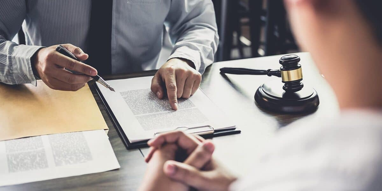 Hoàn thành các thủ tục pháp lý đúng quy định pháp luật sẽ giúp trung tâm tư vấn du học