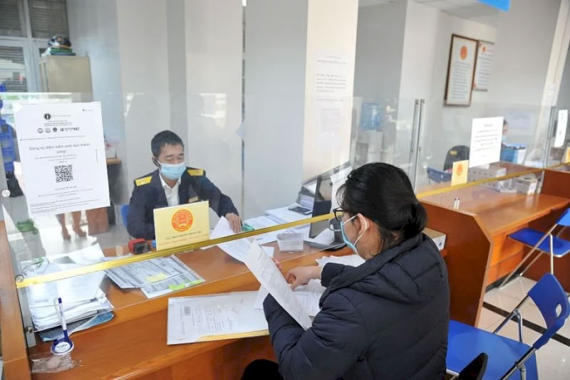 Nộp hồ sơ chuyển quận tại cơ quan thuế
