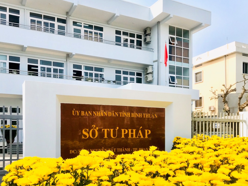 Nộp hồ sơ tại Sở Tư Pháp nơi công ty đặt trụ sở chính
