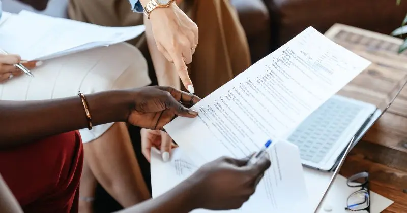 Khách hàng cung cấp thông tin cần thiết để thành lập trung tâm ngoại ngữ tại Apolo